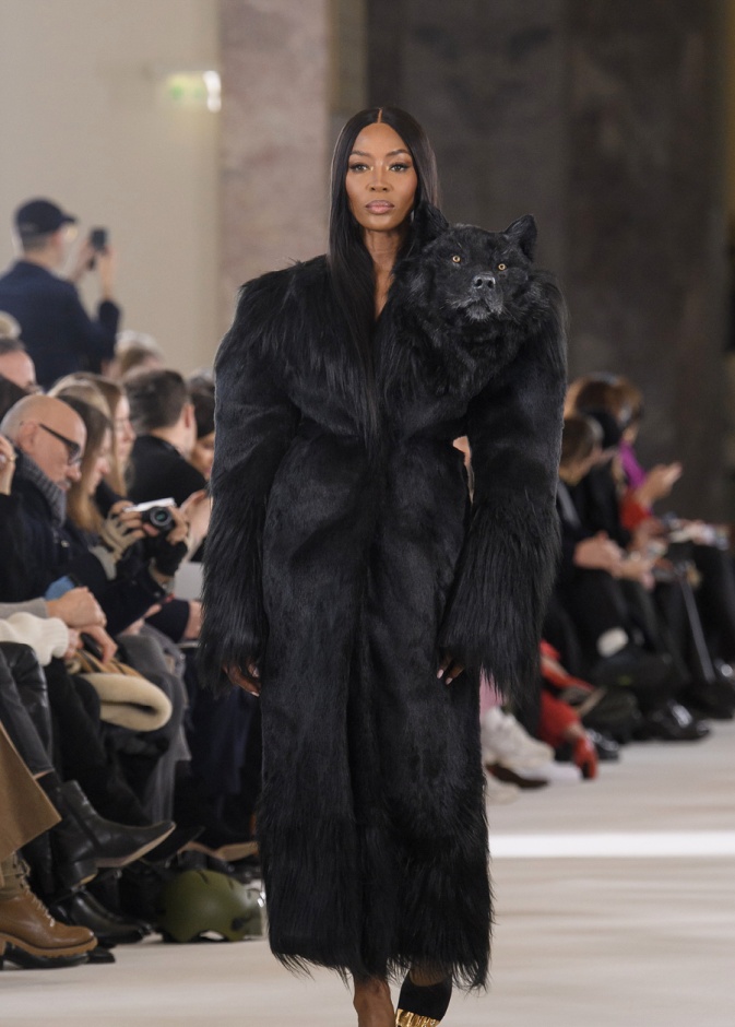 الفخامة والفن في أسبوع الأزياء الراقية بباريس 