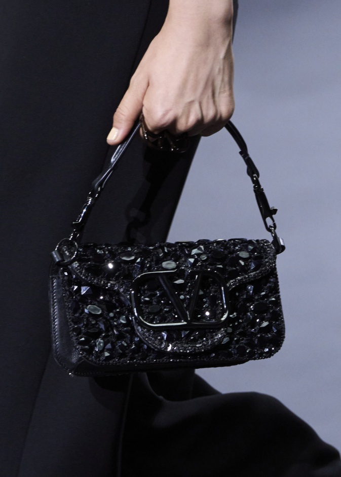 أجمل صيحات الحقائب السوداء مع الخرز