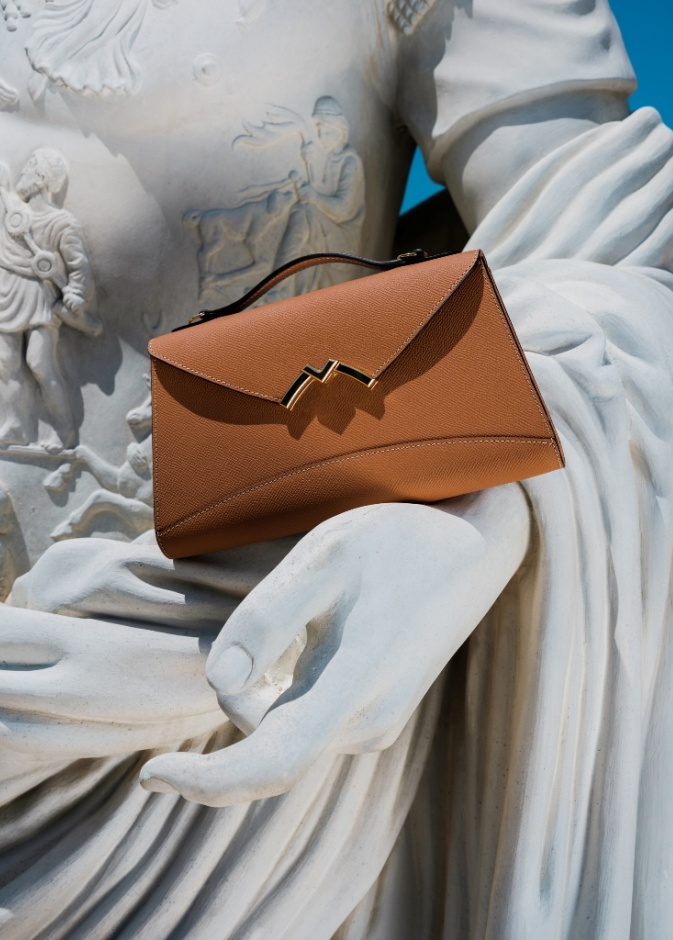 مجموعة حقائب Gabrielle.. توقيع دار Moynat المتفاني والمرهف