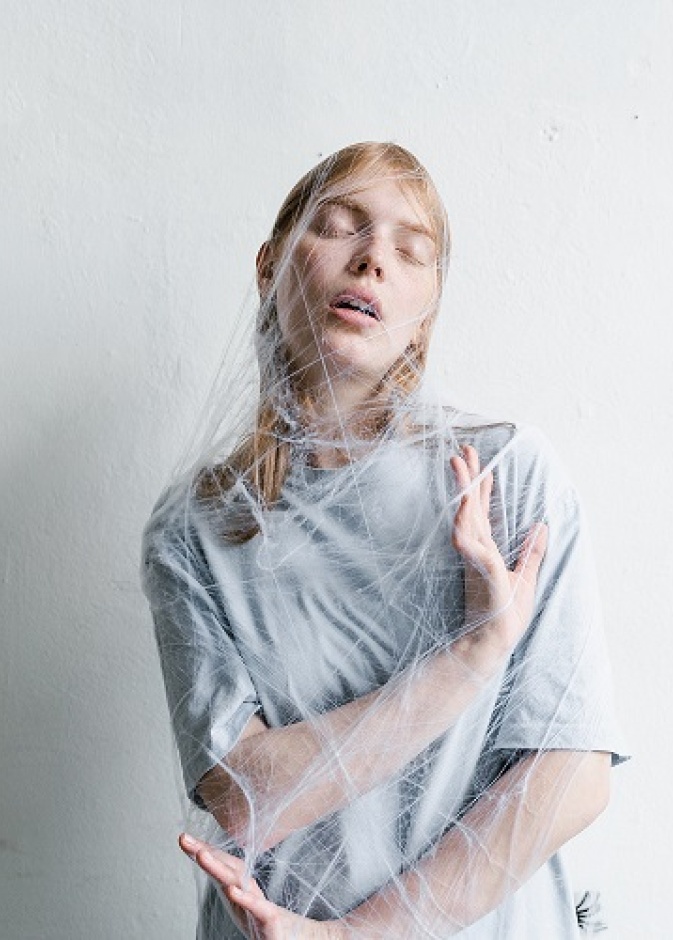 اضطراب القلق الإجتماعي لدى المرأة.. اليكِ أسبابه وكيفية معالجته