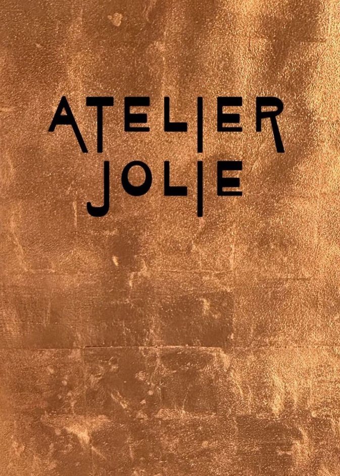 9 نجوم حققوا نجاحًا باهرًا في الفن والموضة... أنجيليا جولي أحدث المنضمّين إلى اللائحة