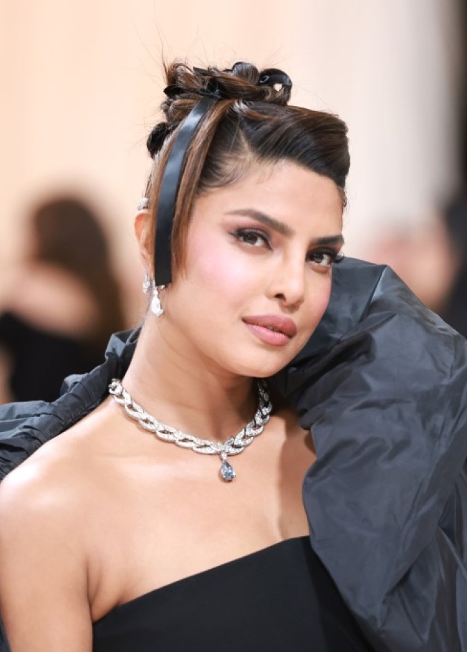 تسريحات وأكسسوارات توجت حفل Met Gala 2023