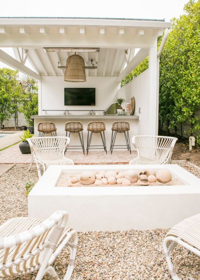 التلفاز يضفي طابع ترفيهي على المطابخ الخارجية