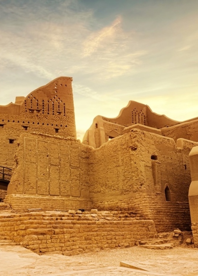 تصاميم مستوحاة من تراث الدرعية بتوقيع مصمم الأزياء السعودي عبدالرحمن الرميزان