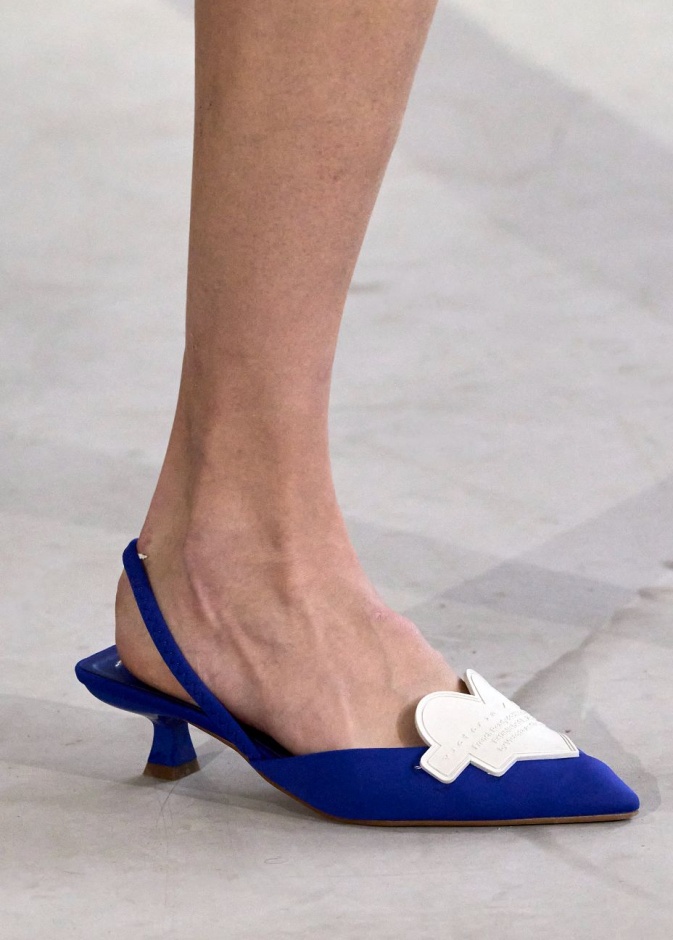 للمرأة الطويلة هذه الأحذية عليك أن تقتنيها فوراً دون تردد!