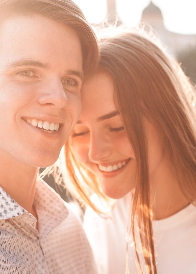 ثمة أمور أخرى يجب أن تتوافر مع الحب لتحقيق زواج ناجح وسعيد منها التفاهم والتكافؤ والتخطيط المشترك للمستقبل