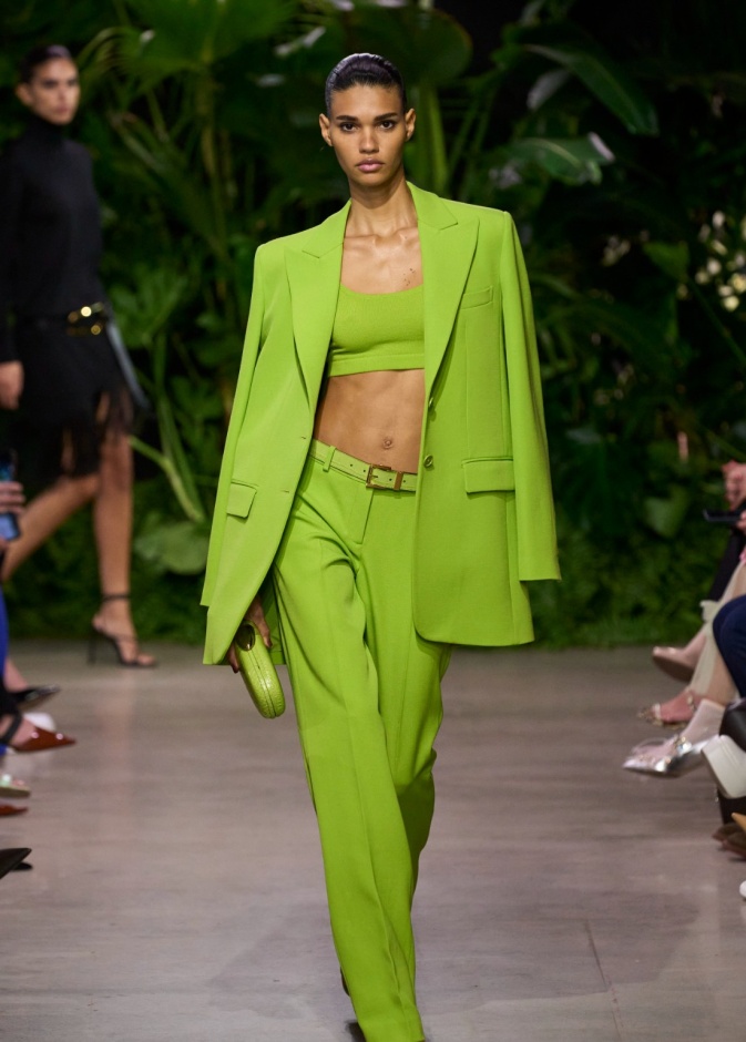 7 مجموعات شاهدنا فيها إطلالات خضراء لموسم ربيع وصيف 2023