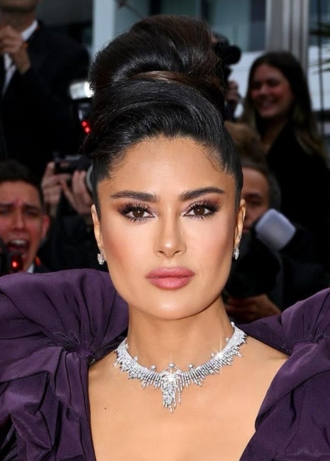 أجمل مكياج المراة في الخمسين بأسلوب سلمى حايك - الصورة من حسابها على انستغرام ب
