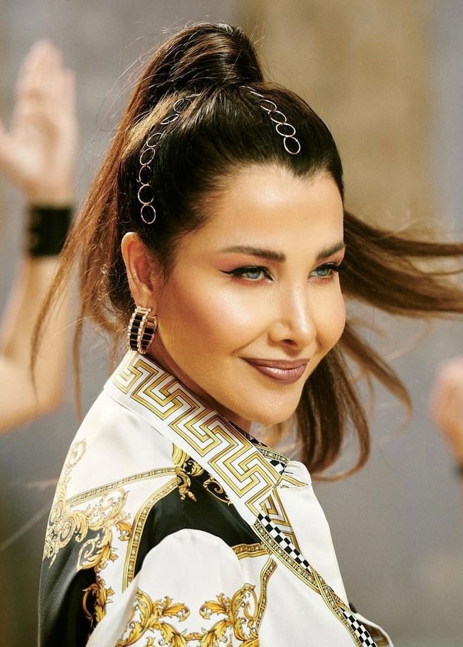 نظرة على إطلالات نانسي عجرم الجريئة في كليبات أغنياتها الحديثة