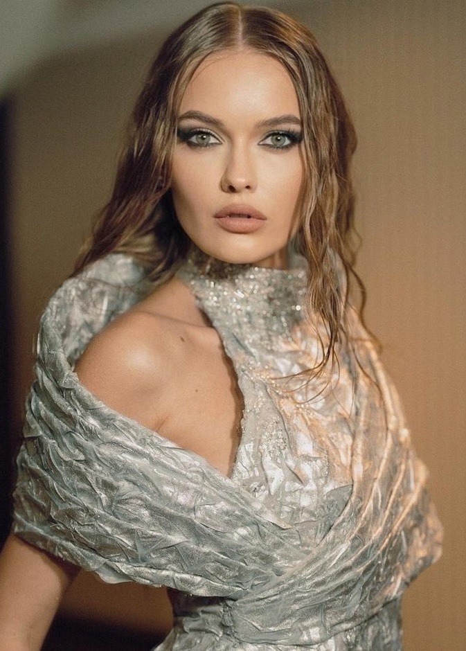  صيحات جمالية مشرقة للنجمات العالميات في اليوم الثامن من مهرجان كان