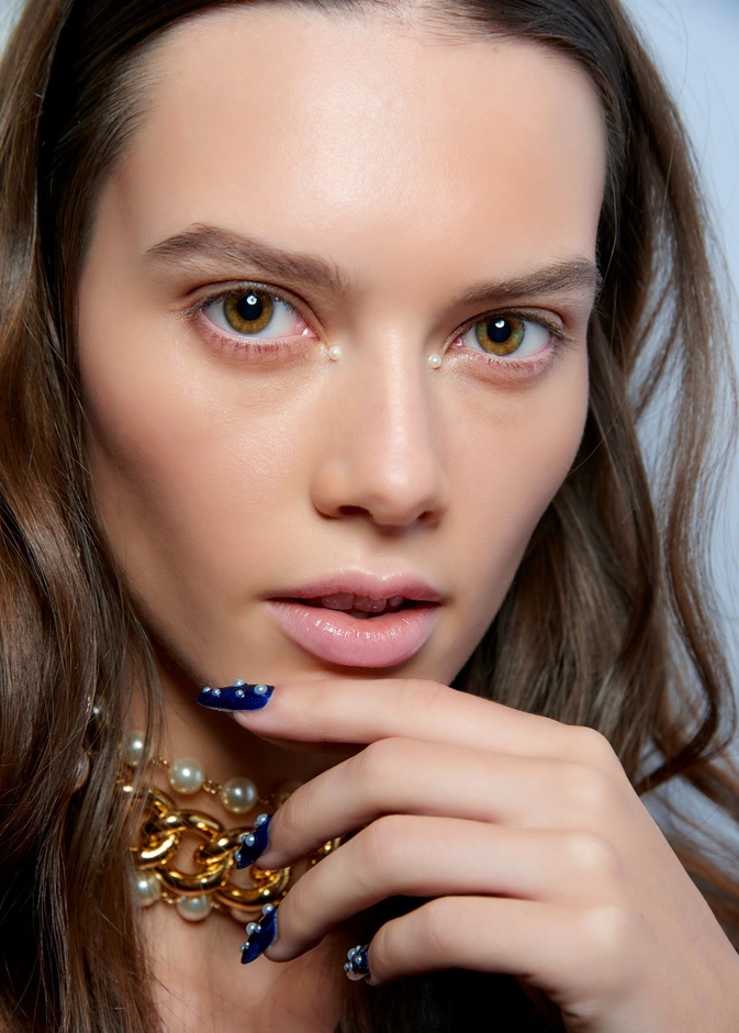 تظهر ندبات حب الشباب عن آفات حب الشباب الالتهابية