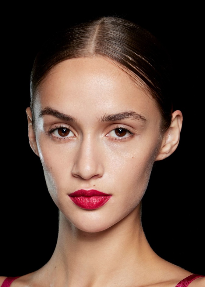 دليلك الشامل حول كيفية العناية بالبشرة وتعزيز نضارتها وصحتها خلال السفر