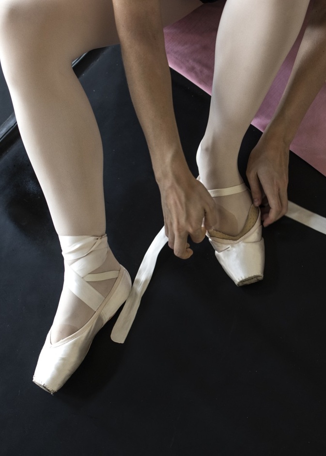 كيف تحولت أحذية الباليه من عالم الرقص إلى عالم الموضة؟