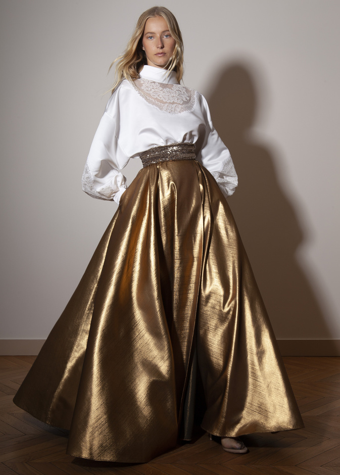 طرق تنسيق موضة التنانير الطويلة والملفتة