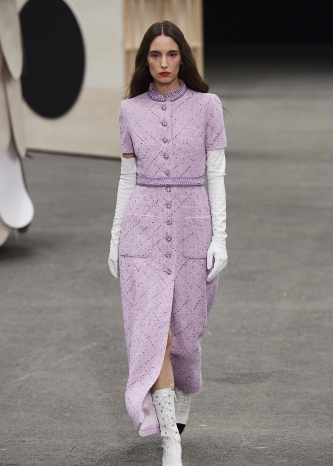 موضة اللون الليلكي تسيطر على إطلالاتك اليومية