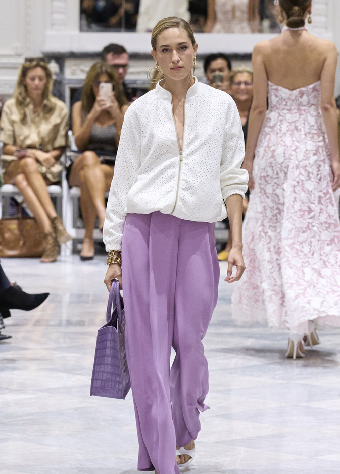  5 طرق مختلفة لارتداء البناطيل الواسعة  Wide-Leg