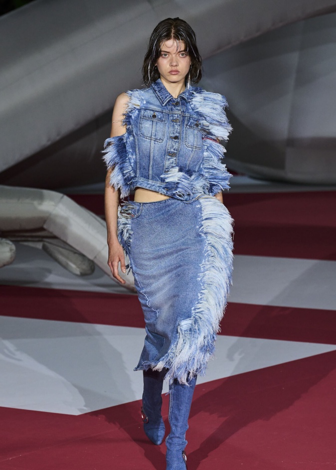 تنانير الجينز الشبابية في ساعات النهار بأساليب كاجوال