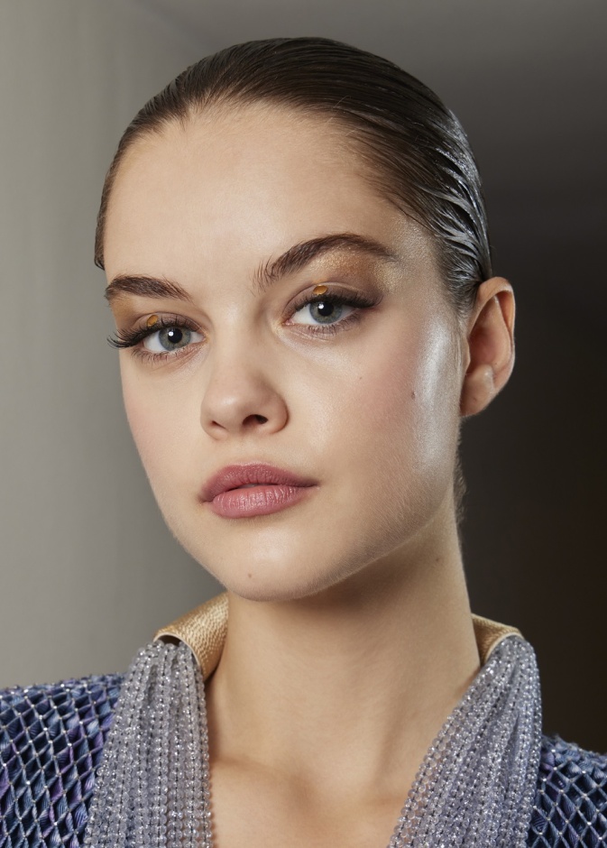 كيف تعدّلين روتين العناية ببشرتك ليناسب فصل الصيف