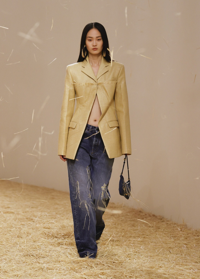 إطلالة من Jacquemus