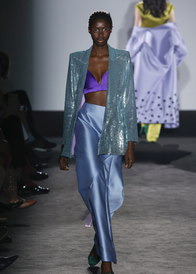 البلايزر بالترتر تناسب الحفلات الغنائية