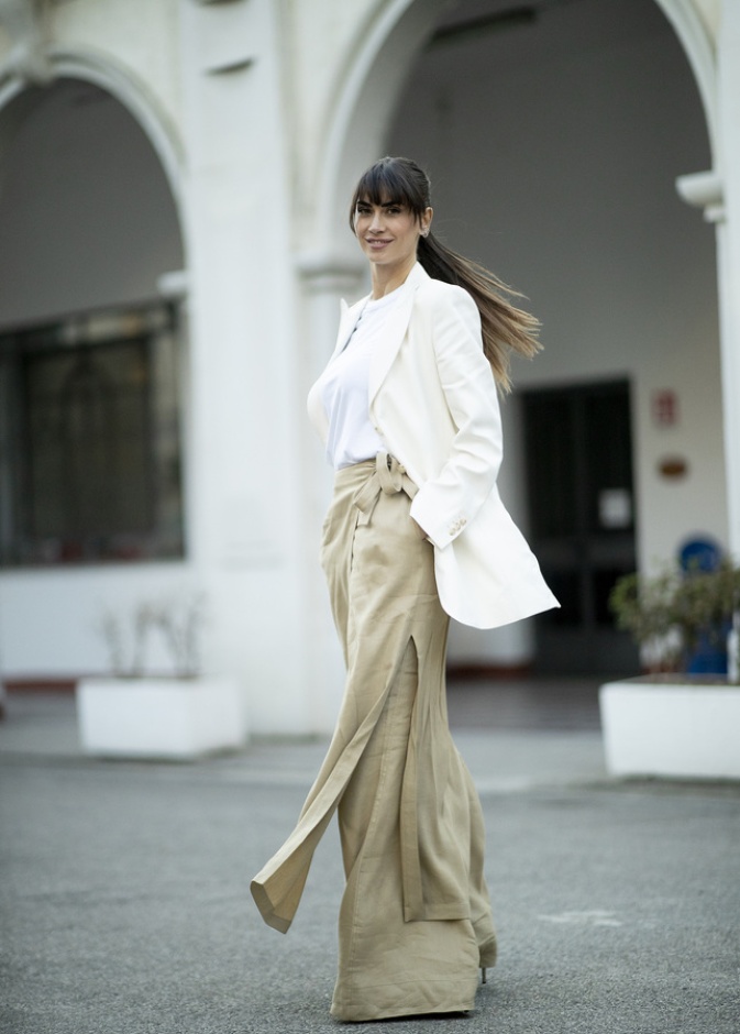 إطلالة بألوان رائجة دائماً من Street style