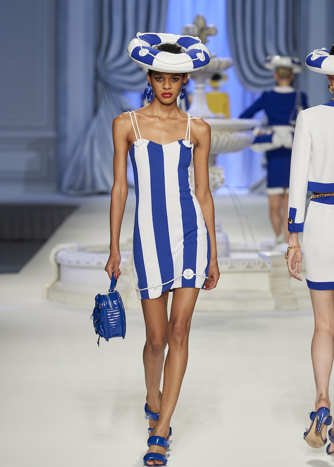 تاريخ الأقمشة المقلّمة: من ملابس البحارة إلى أساسيات الموضة