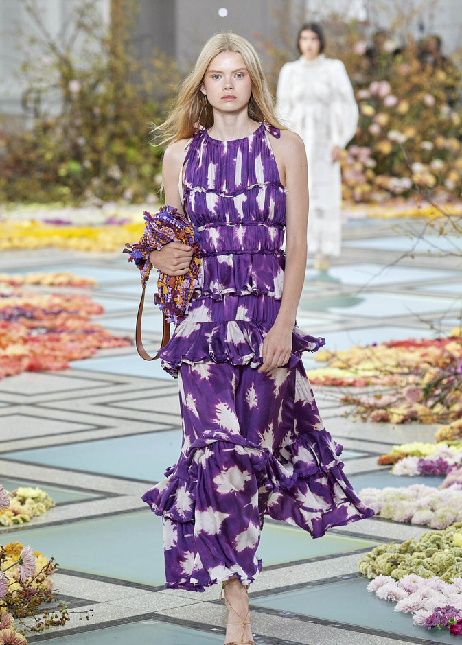 فساتين طويلة تناسب اطلالات عطلة الصيف