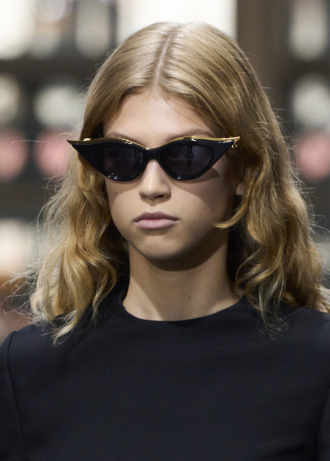 أحدث صيحات موضة النظارة الشمسية للنساء 2023