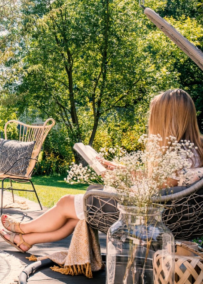 عند اختيار أثاث المساحة الخارجية للمنزل.. تجنبي 6 أخطاء للفناء أو الحديقة