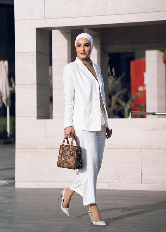  البليزر الأبيض تنسيق على كل محجبة اعتماده هذا الصيف