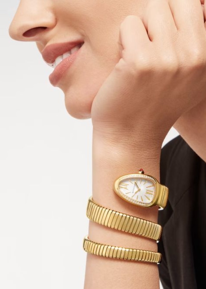 ساعة من الذهب الأصفر من Bvlgari 