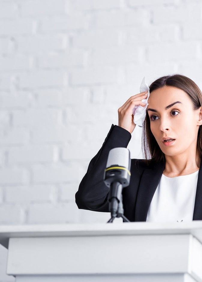 كيف تتحدثين في الأماكن العامة دون خوف أو قلق؟