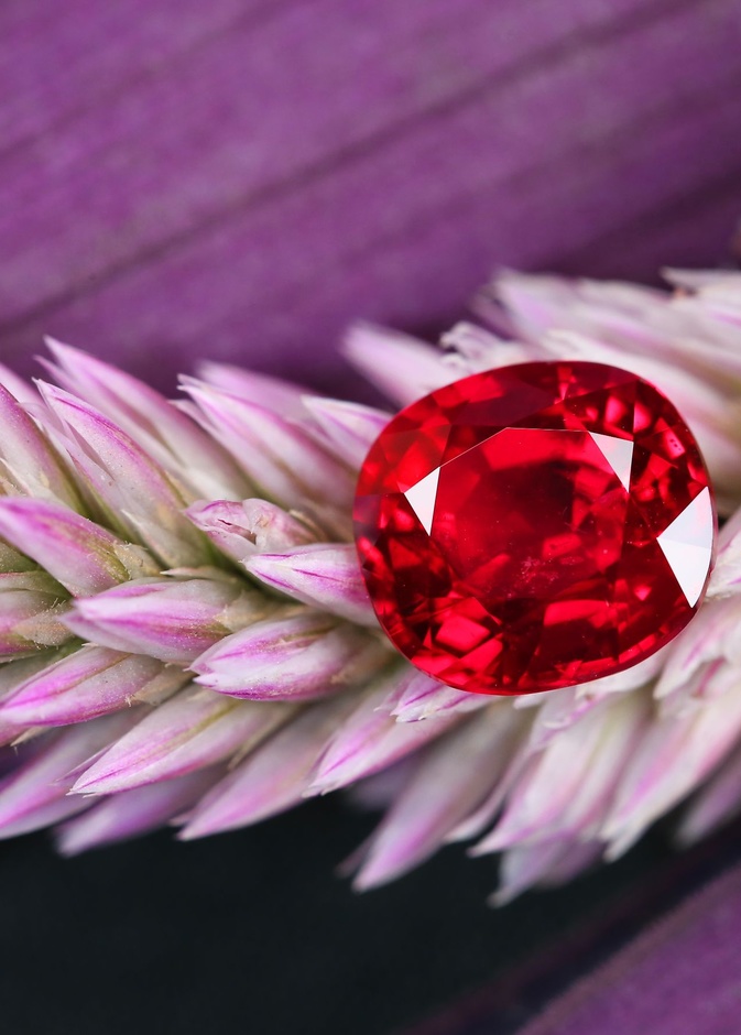 يتمتع الزركون الأحمر برمزية كبيرة