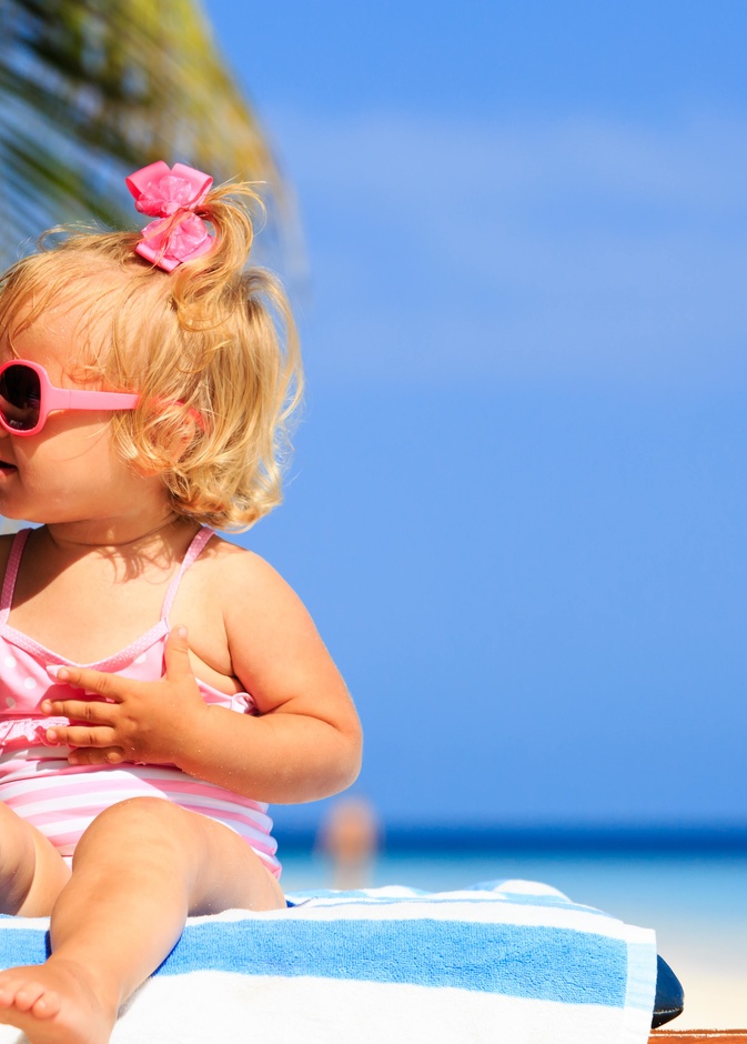يجب اختيار الأوقات المناسبة خلال اليوم لحماية جلد الطفل من مخاطر الآشعة فوق البنفسجية