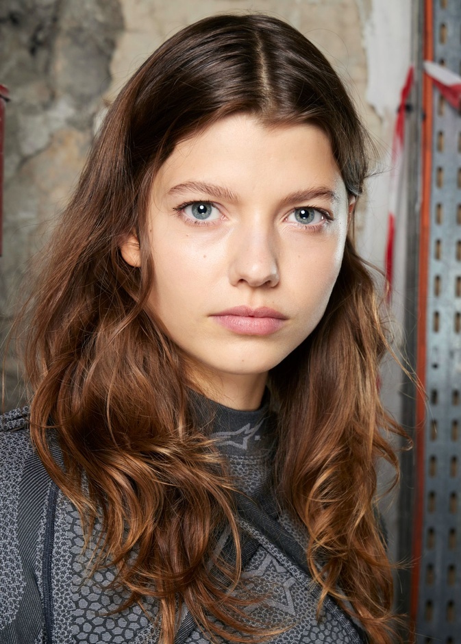 ألوان صبغات شعر بنية اختاريها قبل حلول عيد الأضحى .. صيحة تجدّد جمالك في الصيف