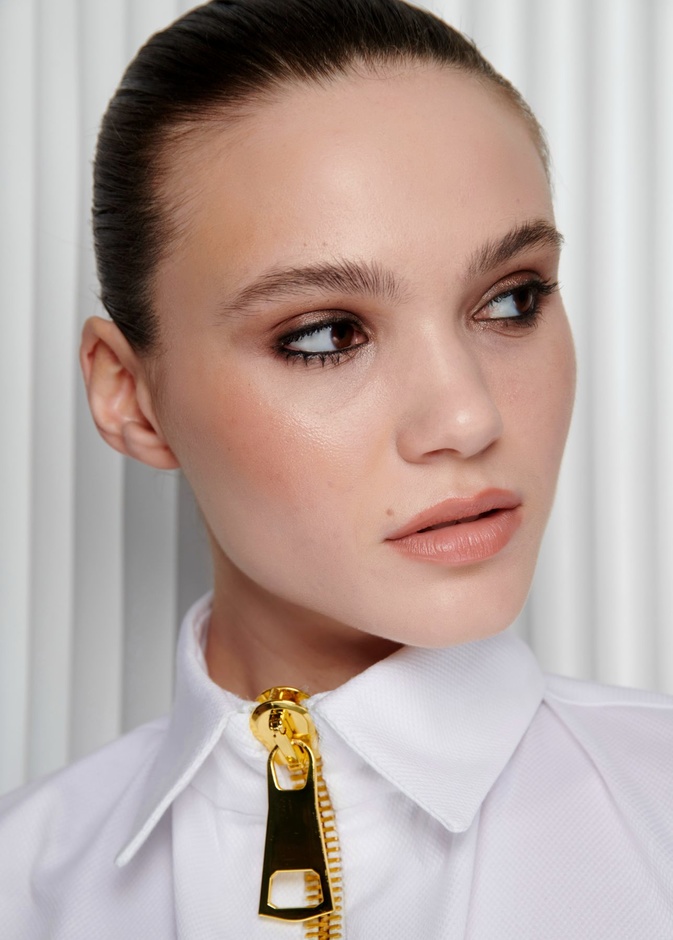 أسرار العناية ببشرة منتعشة خلال رحلة طويلة المدى