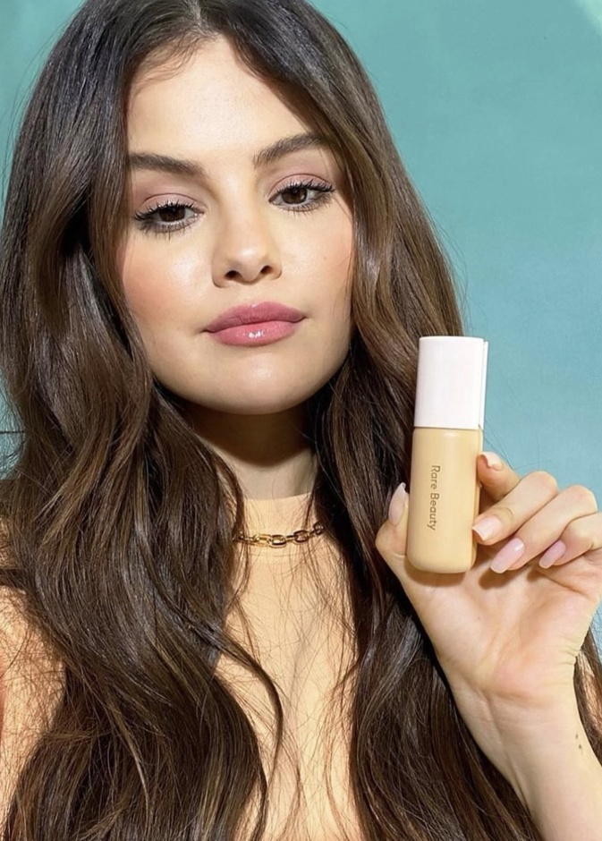 اتجاهات جديدة من الأظافر النيود تحتاجينها في رحلات السفر بأسلوب النجمات العالميات