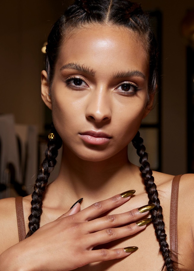 5 ألوان طلاء مناكير مشرقة للصيف تناسب الأظافر الطويلة ونصائحنا لتطبيقها بإحترافية