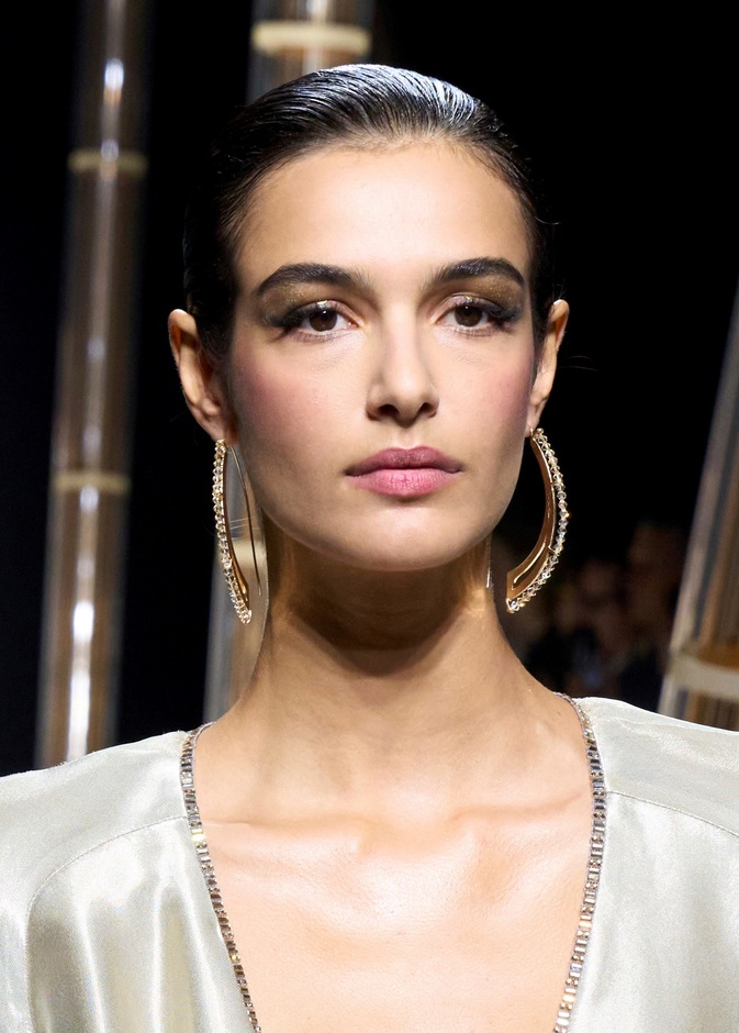 حيل جمالية لضمان ثبات المكياج في الطقس الحار.. إعتمديها بطرق متقنة