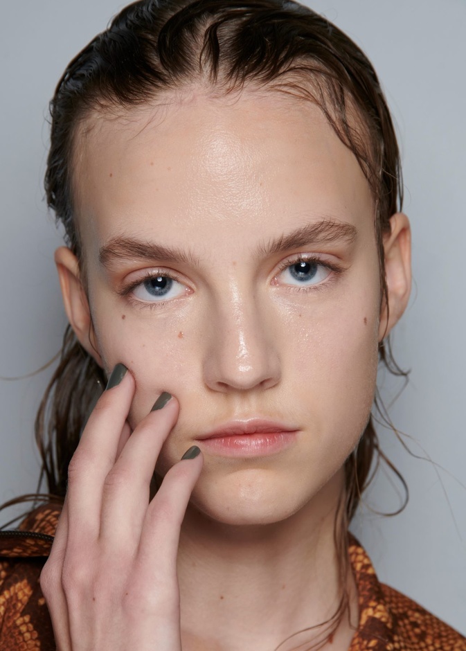 مسام وجهك واسعة؟ إليك بعض الطرق لتصغيرها على العيد