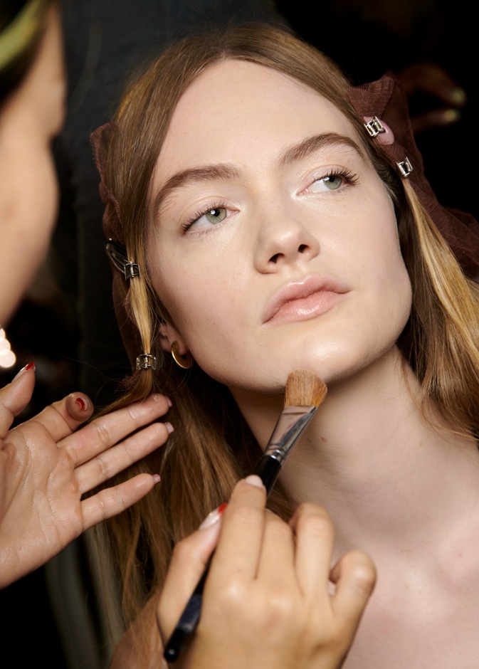 تقنيات جمالية تعزز من ثبات مكياجك في الطقس الحار ..إعتمديها بهذه الحيل