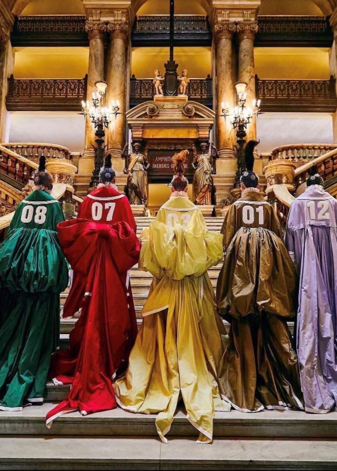 توم براون يعرض لأول مرة على الإطلاق مجموعة أزياء راقية في باريس