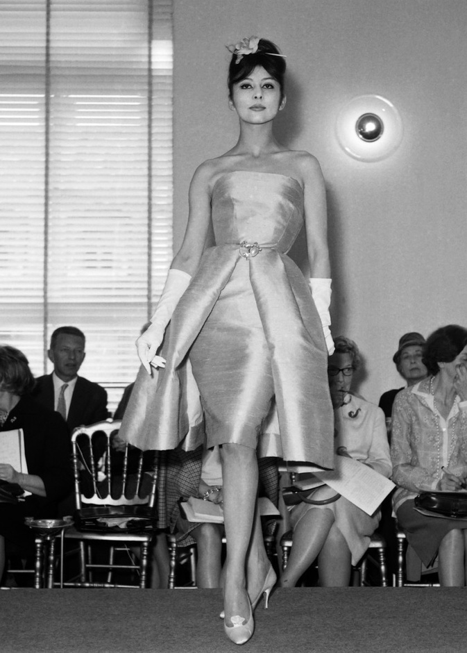 مهنة عرض الأزياء كيف ظهرت ومن هن أشهر عارضات الأزياء العالميات؟