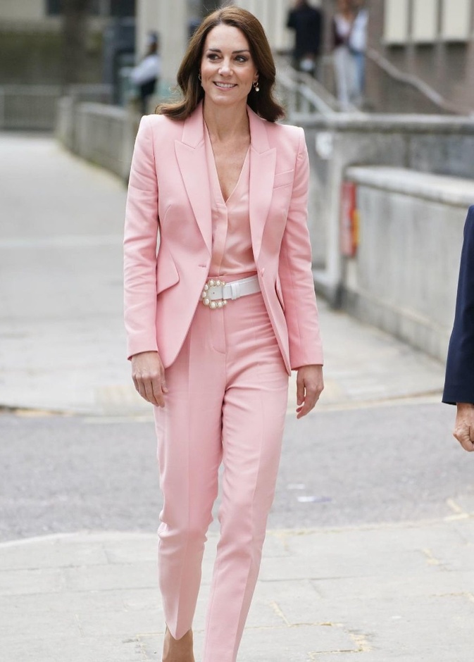 البدل الرسمية النسائية Power suits
