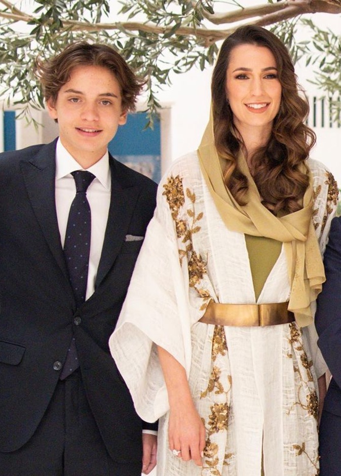 من سيسلم العروس رجوة آل سيف إلى الأمير الحسين؟