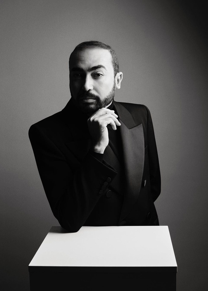 محمد آشي Mohammed Ashi أصبح أول مصمم أزياء من منطقة الخليج ينصمّ إلى اتحاد الأزياء الراقية 