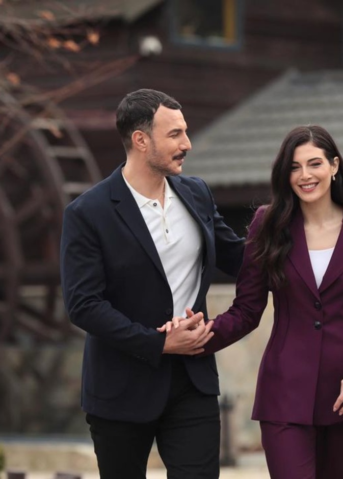 إطلالات عملية وبسيطة تناسب المرأة العاملة.. صور أسلوب رزان جمال في مسلسل "الثمن" تزامنا مع انتهاء حلقاته