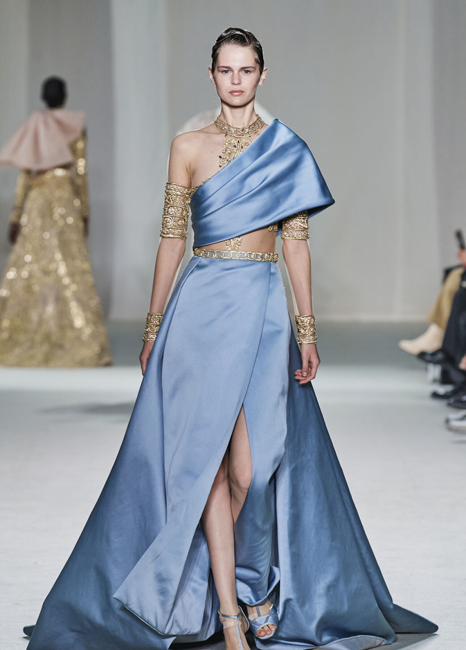 فساتين سهرة ملونة لمناسباتك الصيفية في العطلة