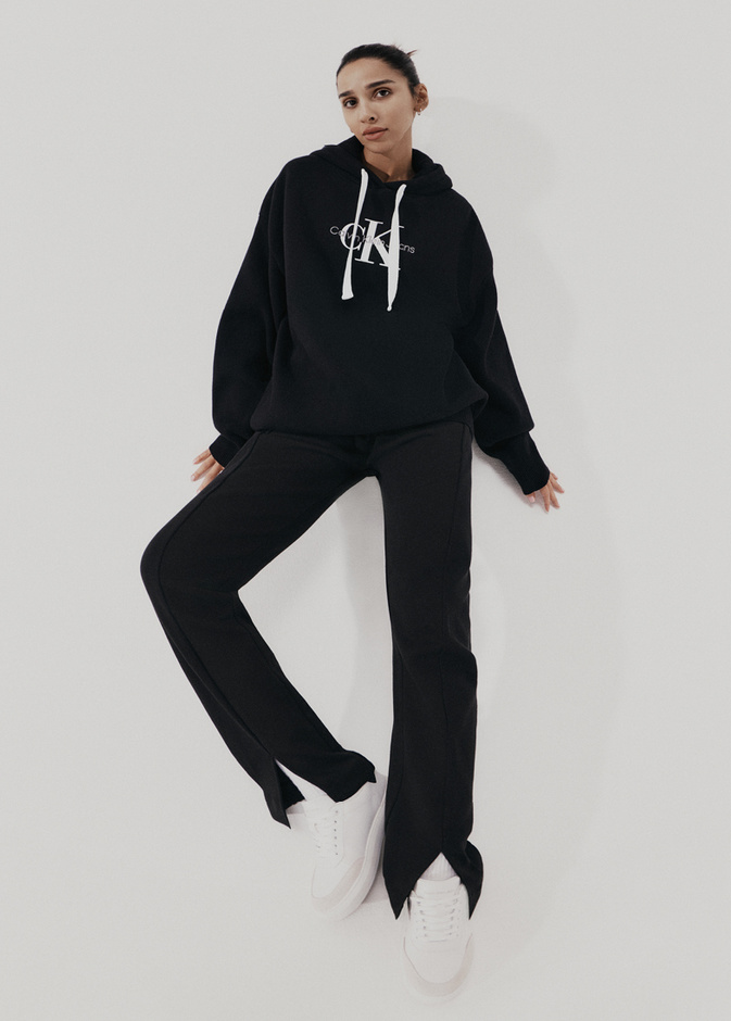 هلا عبدالله وجه حملة جديدة هادفة مع CALVIN KLEIN