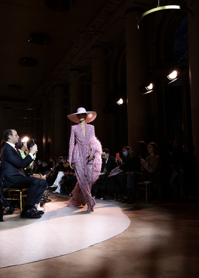 ابداع 6 مصممين عرب أوصلهم إلى التقويم الرسمي للأزياء الراقية... تعرّفي عليهم وعلى شروط الدعوة